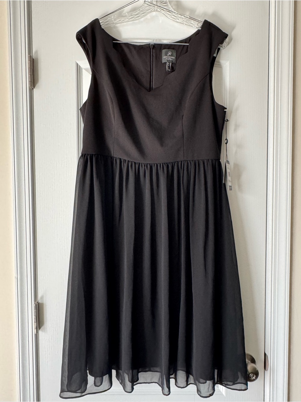 NWT Adrianna Papell Knit Crepe Scallop Dress Size 16